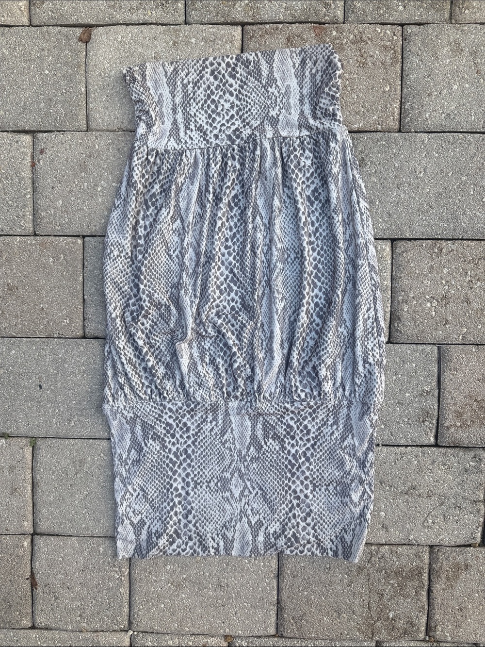 Norma Kamali Strapless Snake-Print Mini balloon dress in Gray